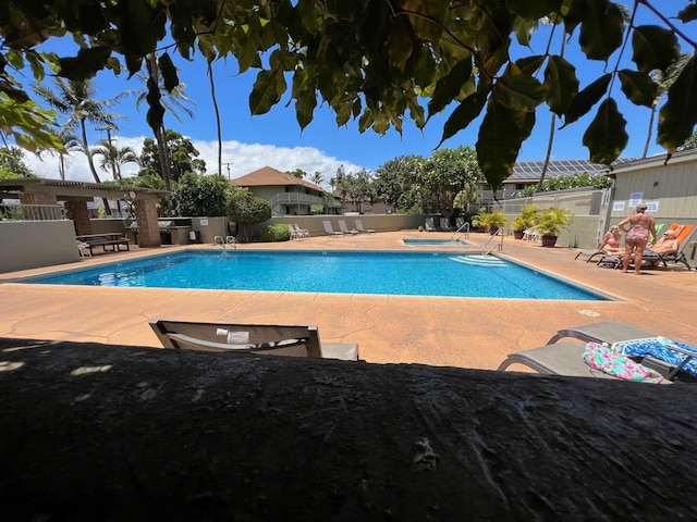 715 S Kihei Rd Unit D144, Kihei, HI 96753 - community pool with fence, a patio area, and a community hot tub