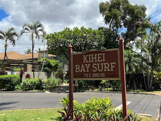 view of community / neighborhood sign