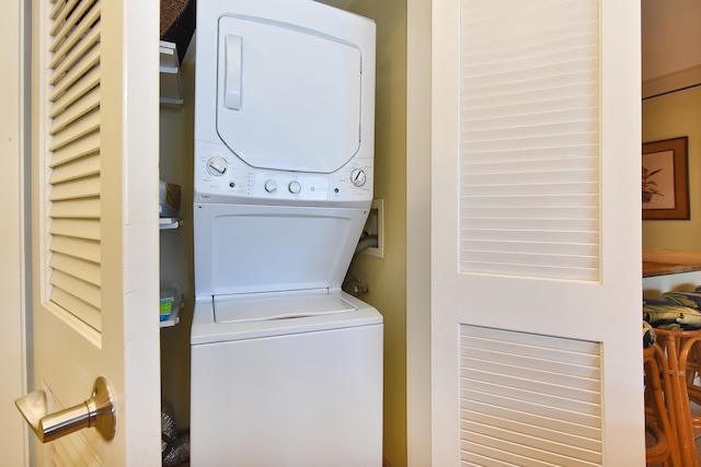 4327 Lower Honoapiilani Rd Unit 1203, Lahaina, HI 96761 - laundry room featuring estacked washer and dryer
