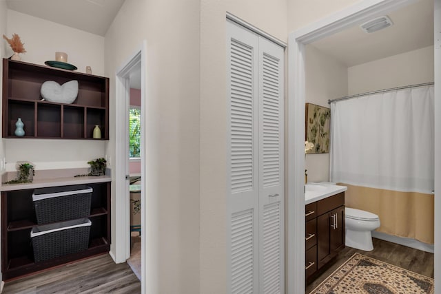 235 Kilioopu St, Wailuku, HI 96793 - bathroom with a closet, wood finished floors, toilet, vanity, and curtained shower