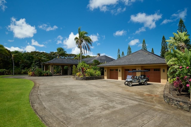 view of front of house featuring a garage and a front yard