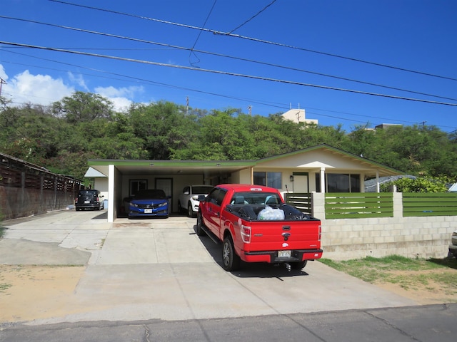 view of front facade featuring a carport