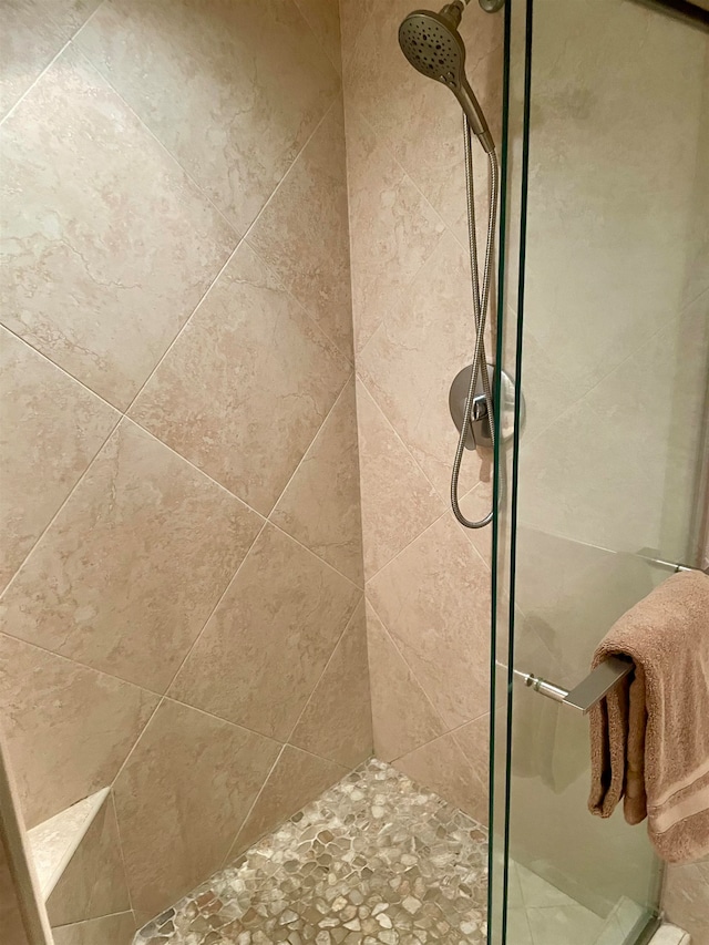 interior details with a tile shower