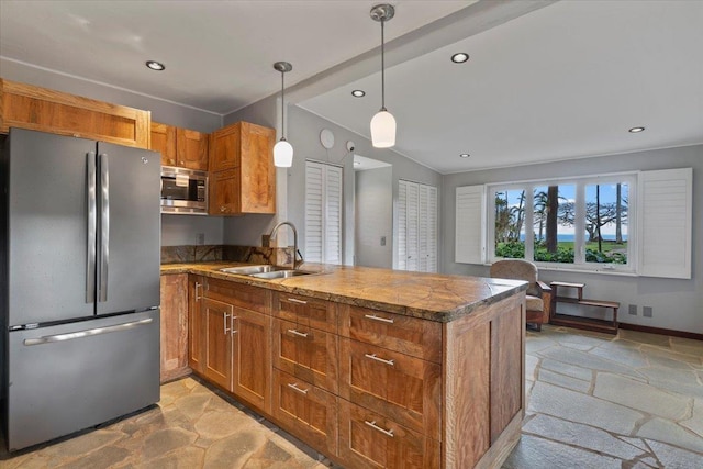 kitchen with sink, decorative light fixtures, stainless steel appliances, and kitchen peninsula