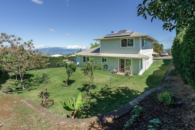 view of yard featuring a mountain view