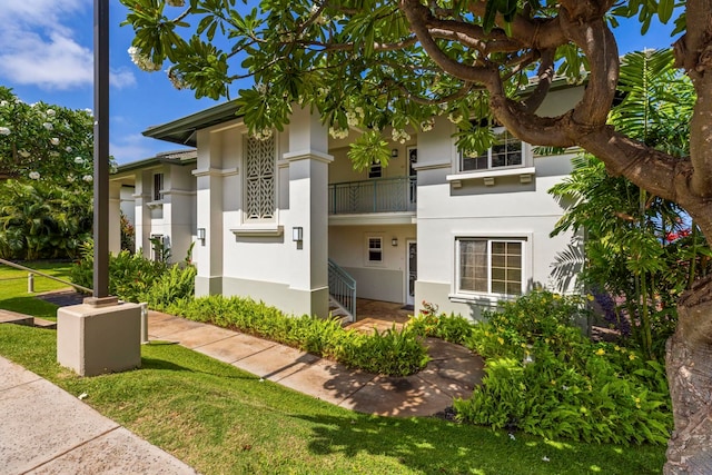 exterior space featuring a front yard