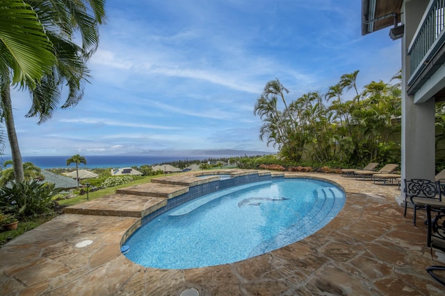212 Crestview Rd, Lahaina, HI 96761 - view of swimming pool with a patio, a water view, and a pool with connected hot tub