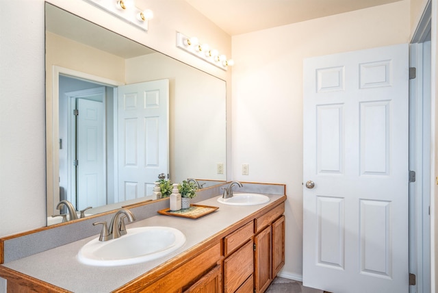 1125 Hoomau Pl, Wailuku, HI 96793 - bathroom with double vanity