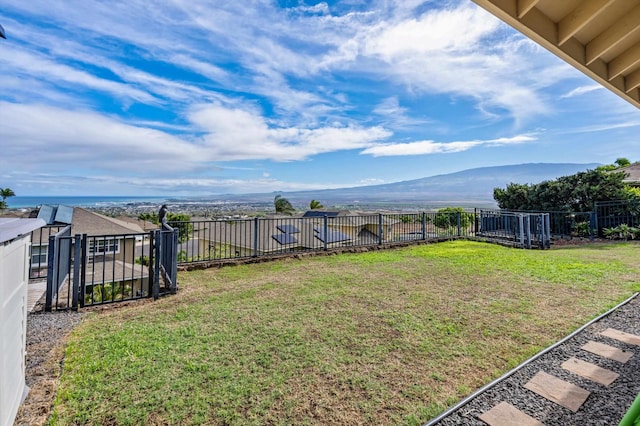 view of yard with a mountain view