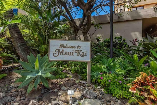 view of community / neighborhood sign