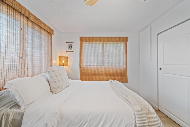 2495 S Kihei Rd Unit 175, Kihei, HI 96753 - bedroom featuring a textured ceiling and light wood-style floors