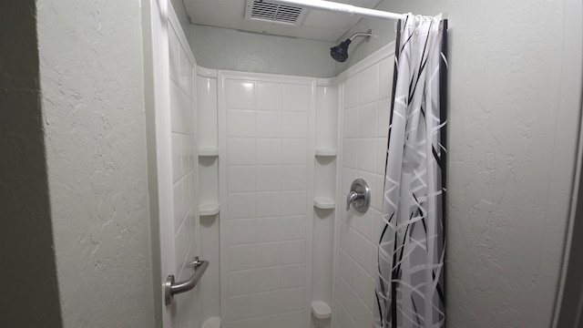 bathroom with curtained shower