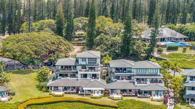 birds eye view of property featuring a residential view and a forest view
