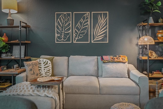 1299 Uluniu Rd Unit 103E, Kihei, HI 96753 - living room with a textured wall