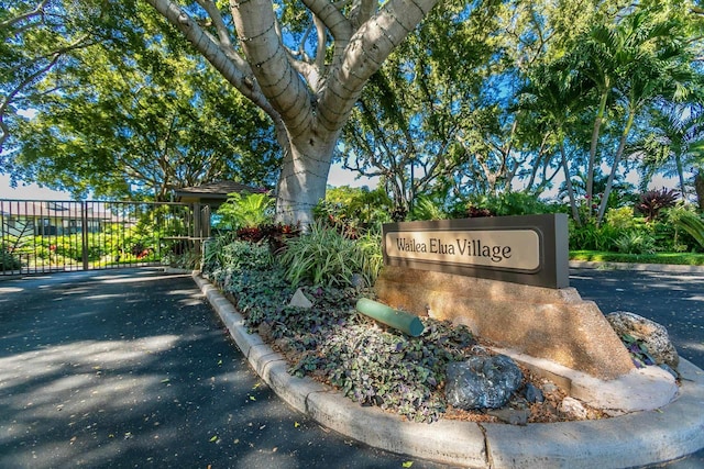 view of community / neighborhood sign