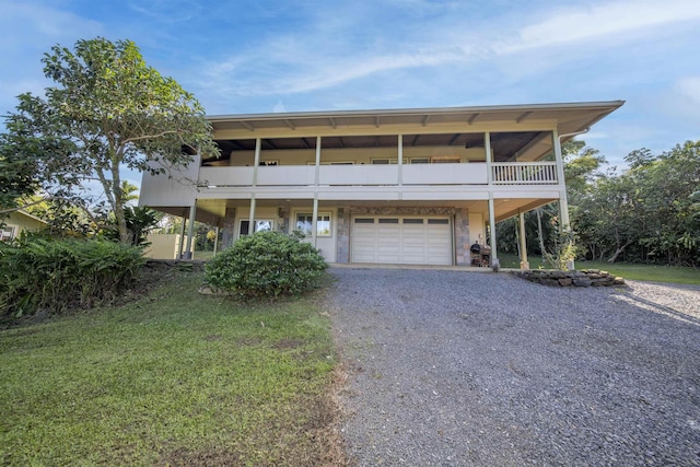 view of front of house featuring a garage and a front lawn