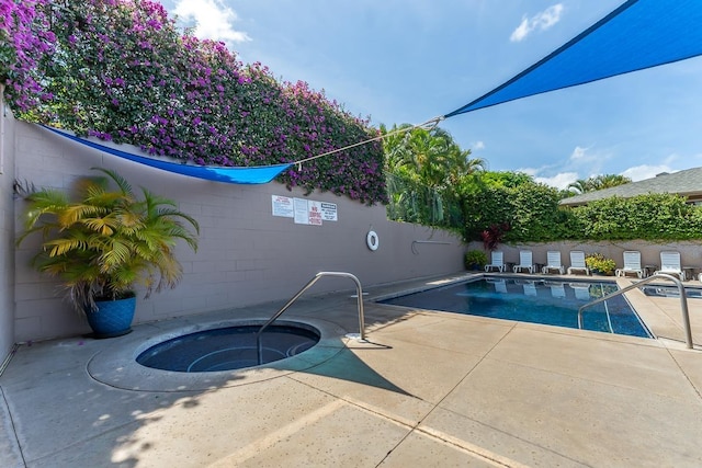 2747 S Kihei Rd Unit D102, Kihei, HI 96753 - community pool featuring a community hot tub and a patio area