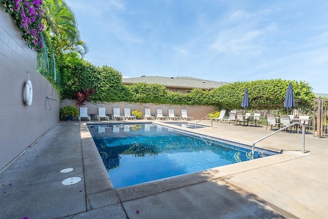 2747 S Kihei Rd Unit D102, Kihei, HI 96753 - community pool with a patio area