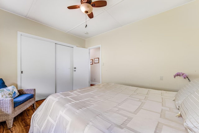 bedroom with a closet, ceiling fan, and wood finished floors