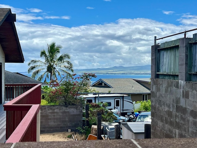 water view featuring a mountain view