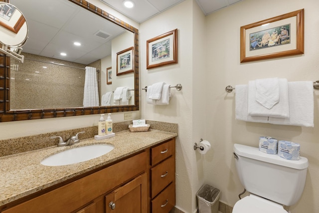 bathroom with vanity, visible vents, recessed lighting, curtained shower, and toilet