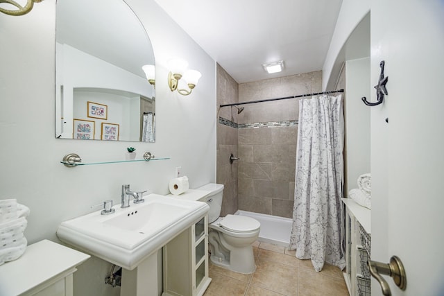3559 Lower Honoapiilani Rd Unit 720, Lahaina, HI 96761 - full bath featuring toilet, tile patterned flooring, and a tile shower