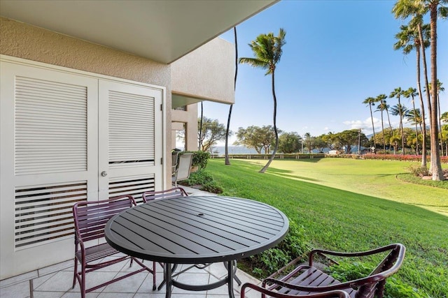 balcony featuring view of golf course