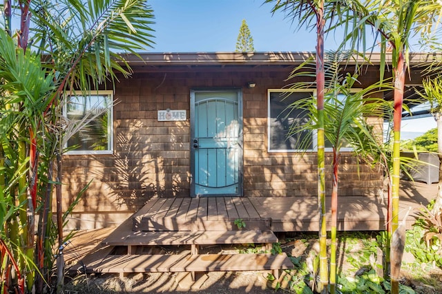 entrance to property featuring a wooden deck