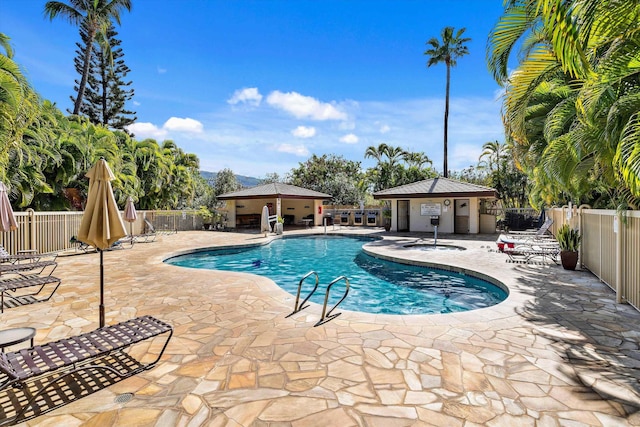 2575 S Kihei Rd Unit P-104, Kihei, HI 96753 - community pool with a patio area