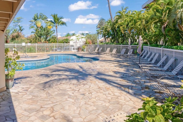 2575 S Kihei Rd Unit P-104, Kihei, HI 96753 - community pool with a patio area