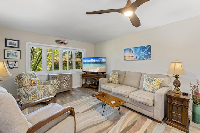 living area featuring light wood-type flooring and ceiling fan