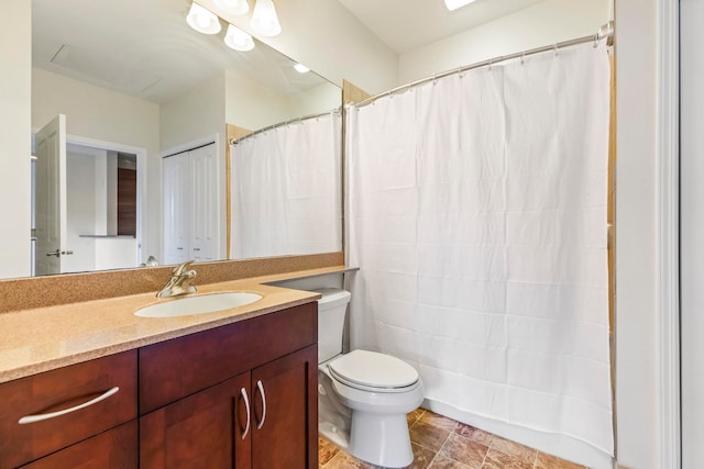 full bath featuring toilet, vanity, and a shower with shower curtain