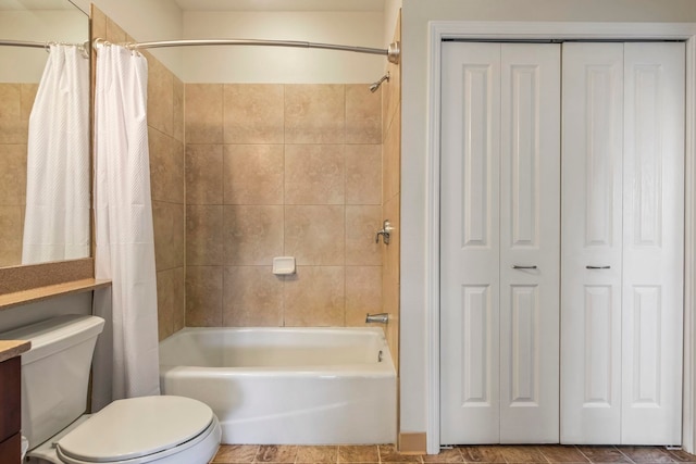 bathroom featuring toilet, a closet, shower / bath combo, and vanity