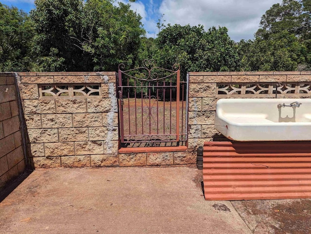 1525 Pakali Pl, Lanai City, HI 96763 - view of gate