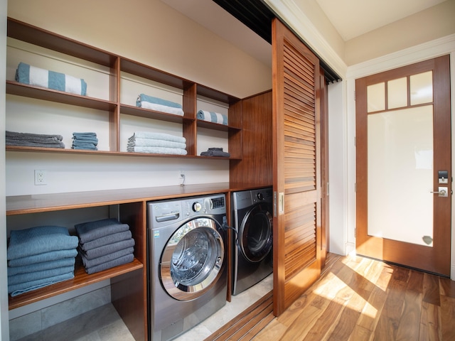 laundry room featuring hardwood / wood-style flooring and independent washer and dryer