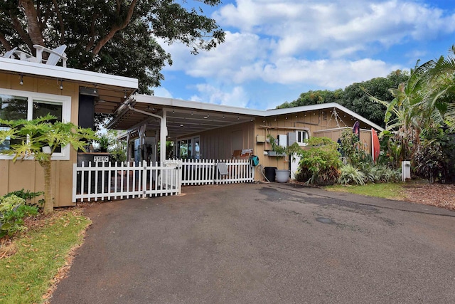 view of front of property featuring a carport