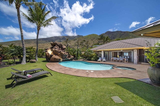 outdoor pool featuring a mountain view, a yard, an in ground hot tub, and a patio