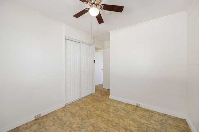 unfurnished bedroom featuring ceiling fan and a closet