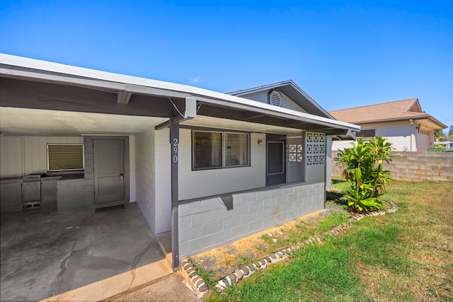 view of front of home with a front lawn