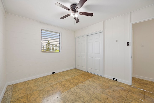 unfurnished bedroom featuring ceiling fan and a closet