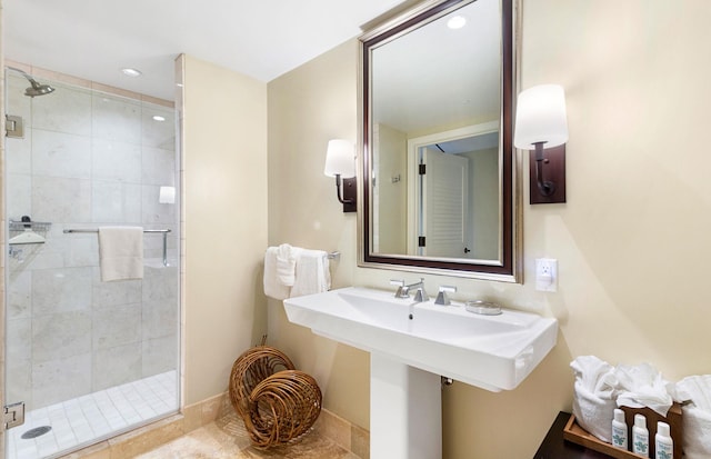130 Kai Malina Pkwy Unit Nr202, Lahaina, HI 96761 - bathroom featuring a shower stall and recessed lighting