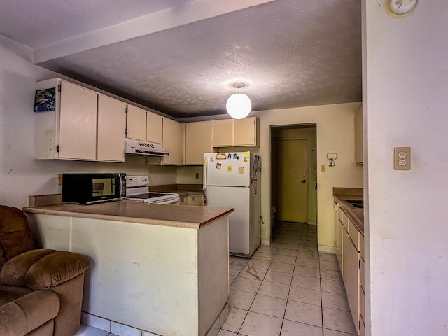 90 Auhana Rd Unit 202, Kihei, HI 96753 - kitchen featuring white appliances, under cabinet range hood, a peninsula, and a textured ceiling