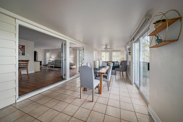 sunroom with ceiling fan