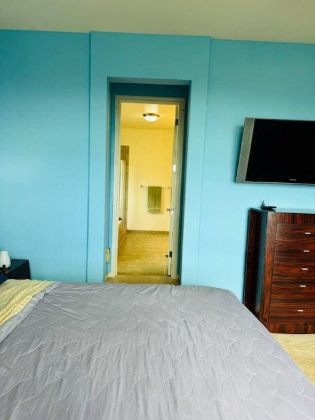 160 Kinohi Loa Loop, Wailuku, HI 96793 - bedroom with ensuite bath