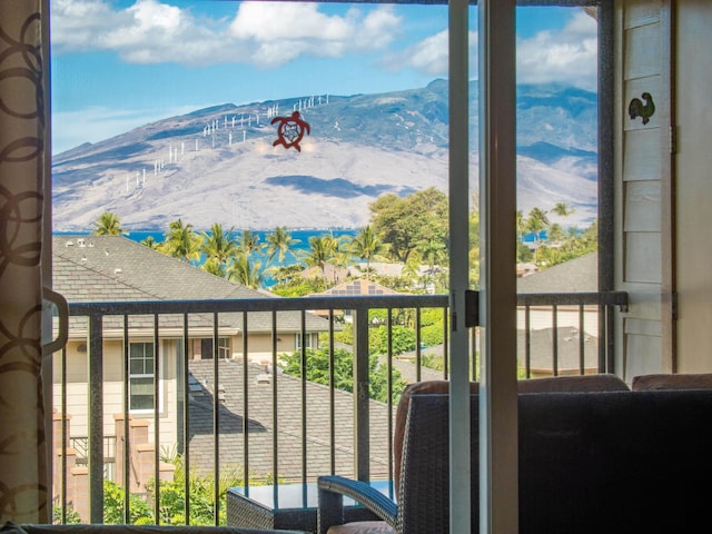 water view with a mountain view