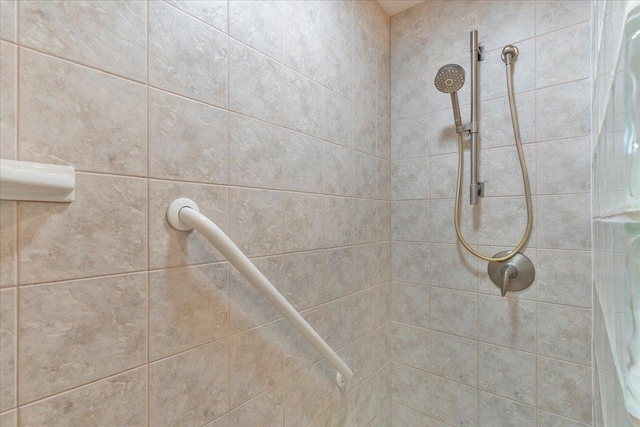 full bath featuring a tile shower