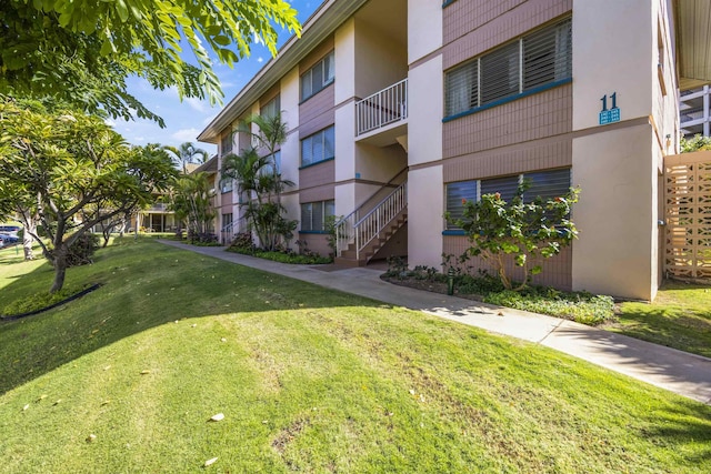 view of property's community featuring a yard