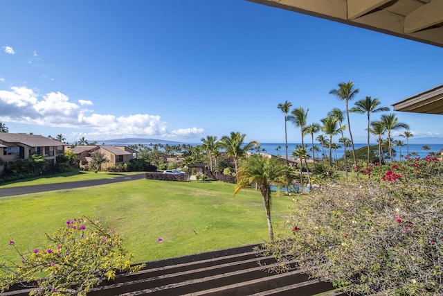 view of yard featuring a water view