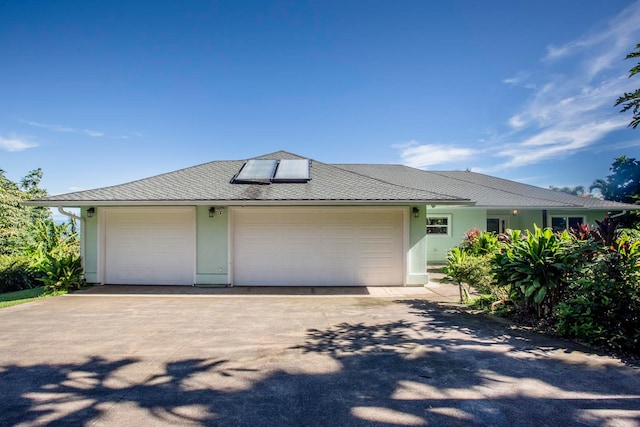 view of front facade featuring a garage