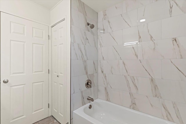 bathroom featuring tiled shower / bath combo